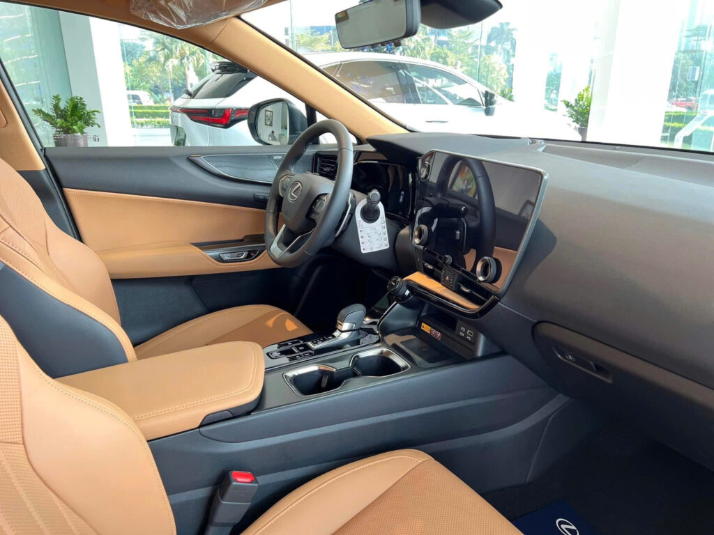 Hệ thống thông tin giải trí trên Lexus NX 350H rất đa dạng và phong phú