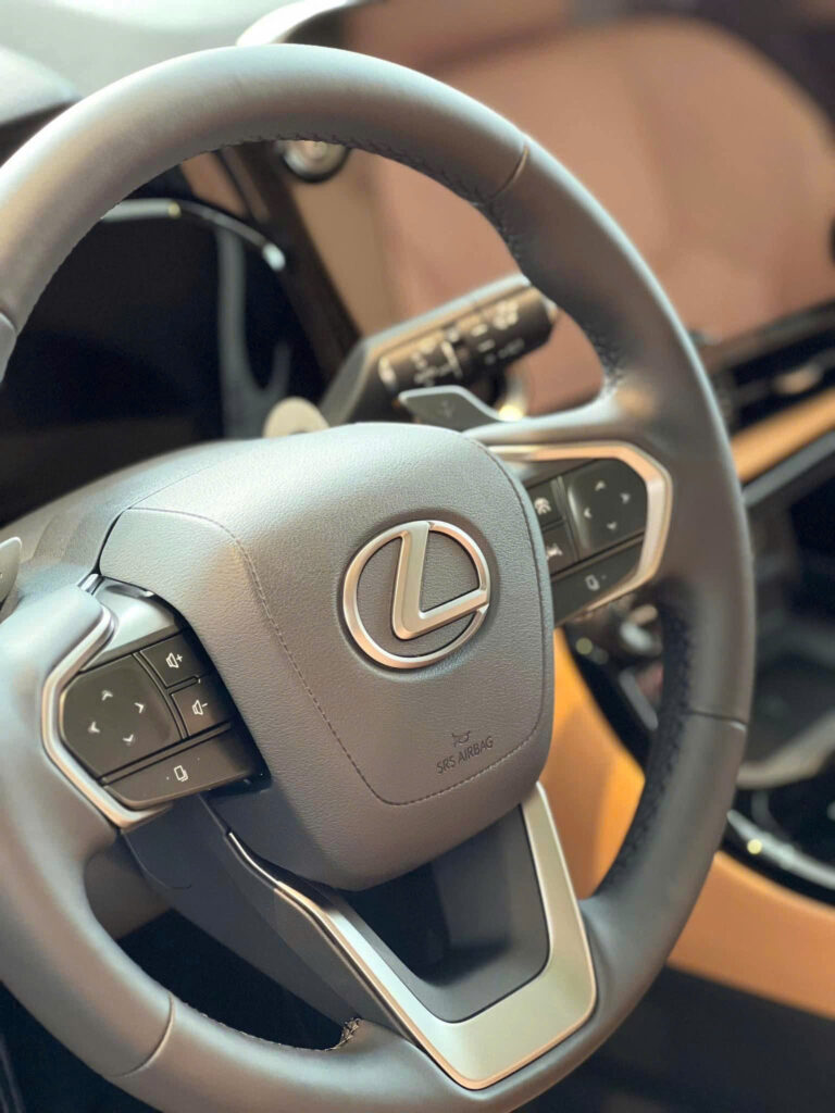 Cảm giác lái trên Lexus NX 350H rất êm ái và mượt mà