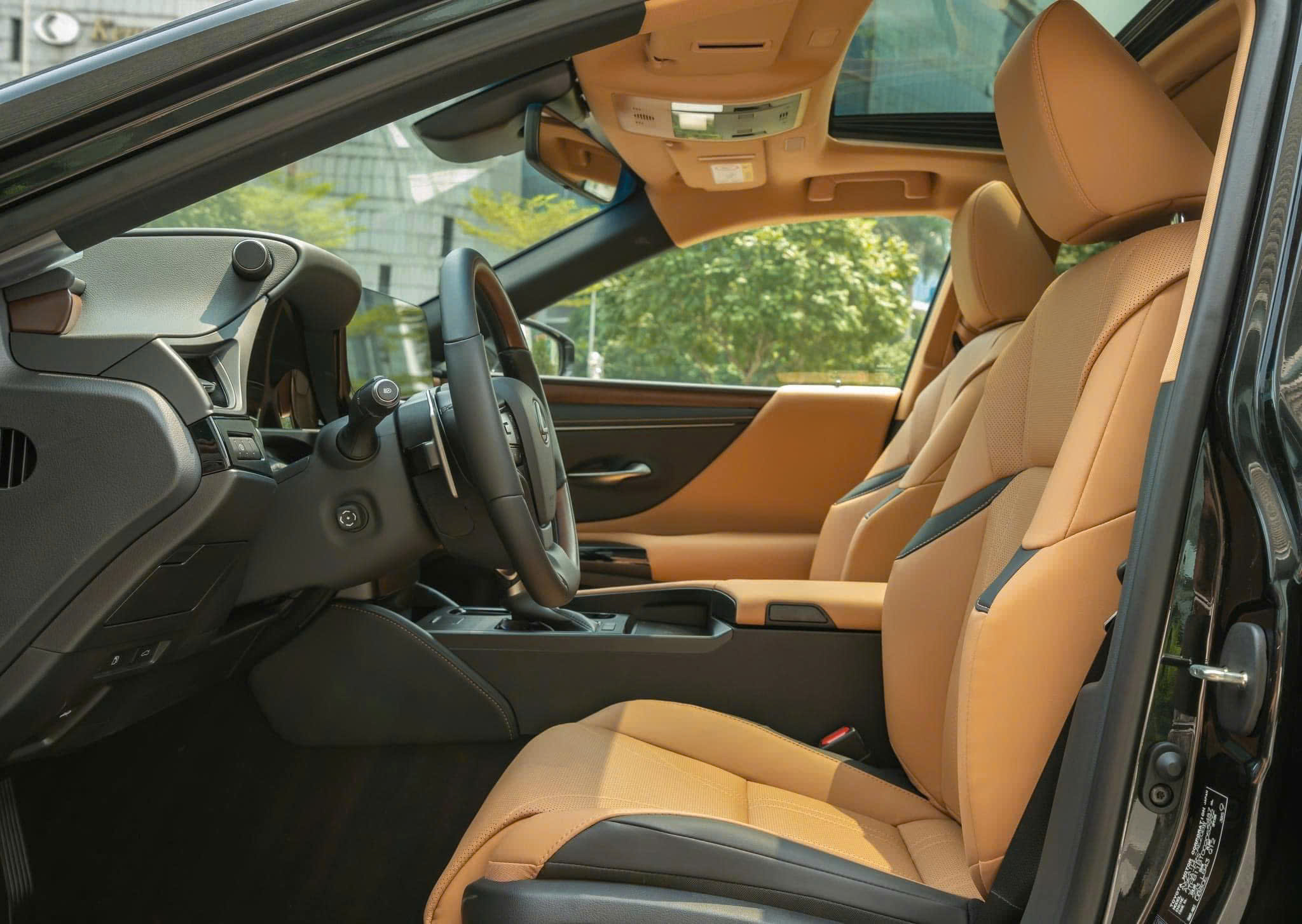 LEXUS ES 300h cung cấp nhiều chế độ lái khác nhau