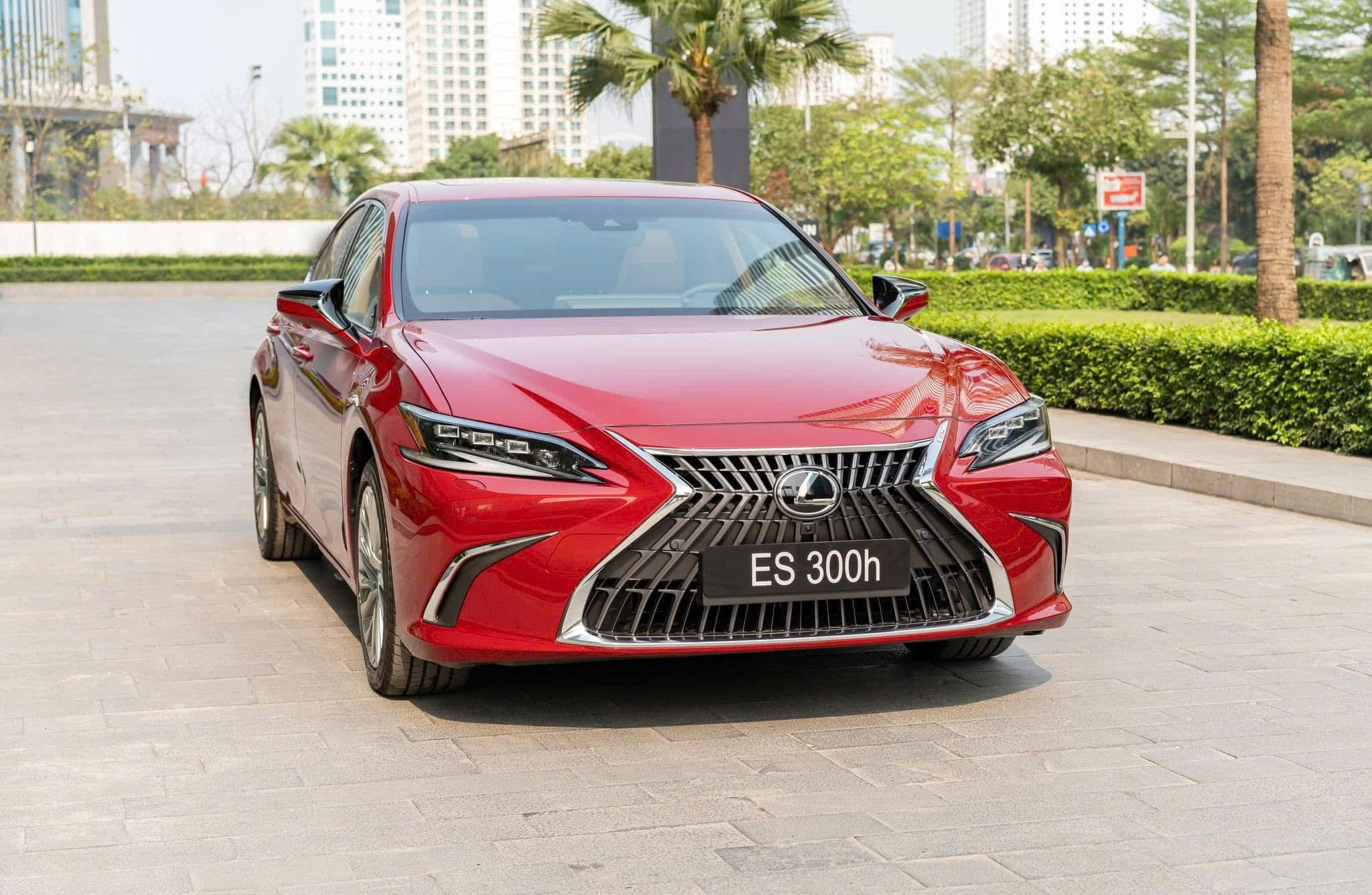 Thiết kế ngoại thất Lexus ES 300H sang trọng