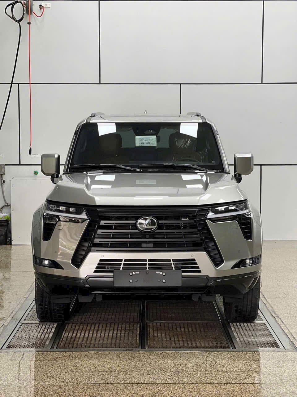 Phần đầu xe của Lexus GX 550M CE thu hút mọi ánh nhìn Phần đầu xe của Lexus GX 550M CE thu hút mọi ánh nhìn