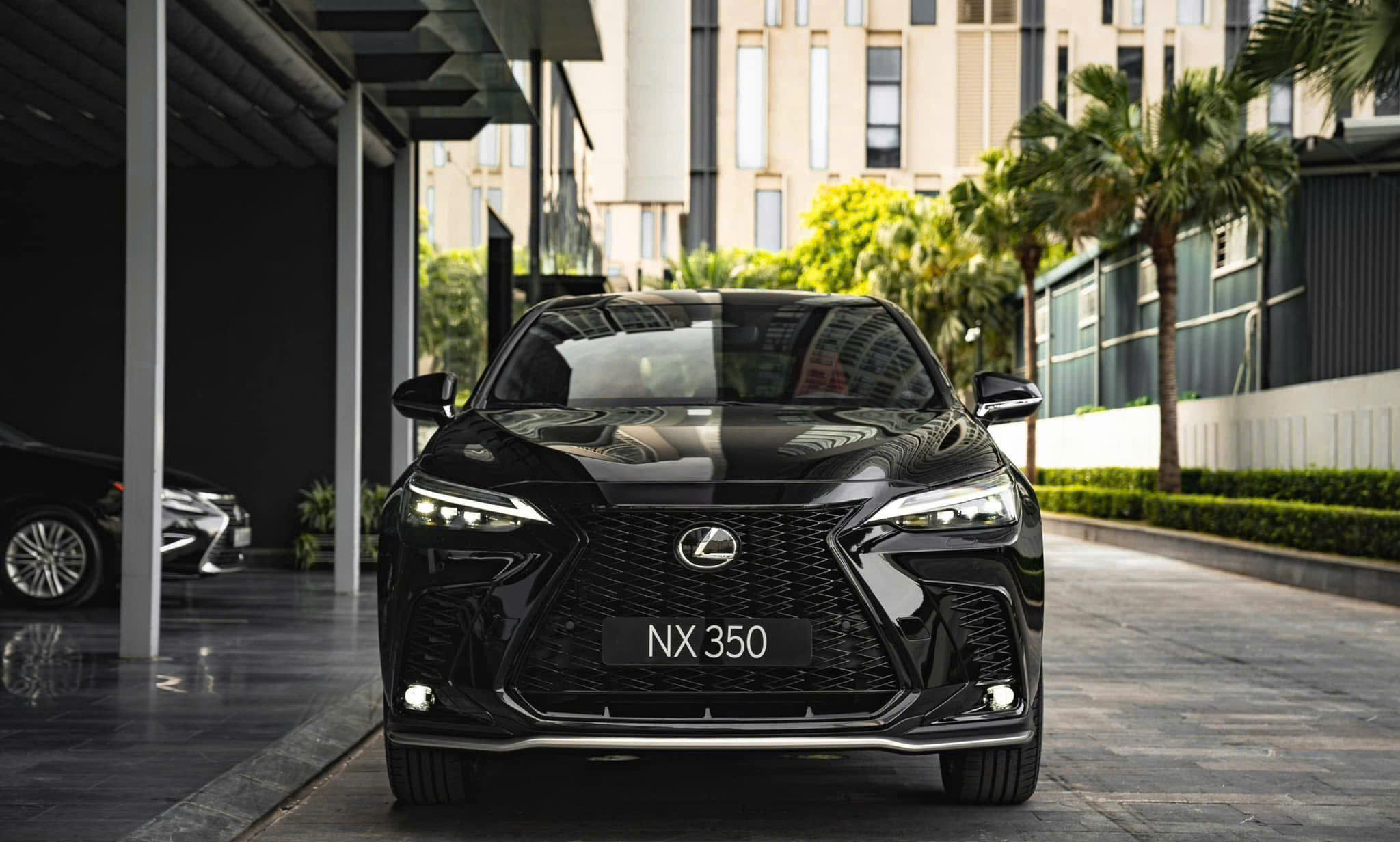 Lexus LX 600 F Sport cung cấp cảm giác lái rất khác biệt