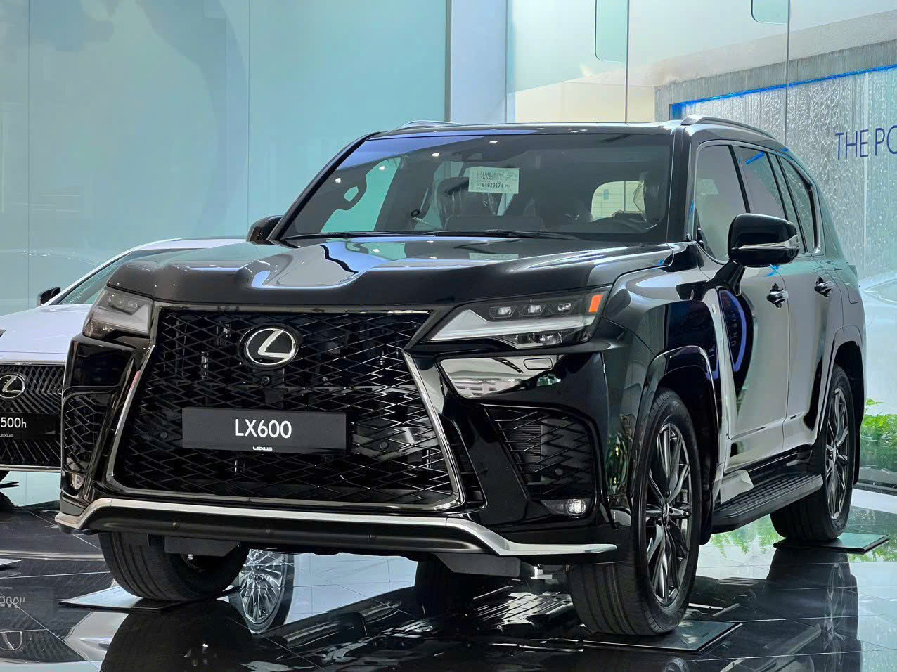 Thiết kế ngoại thất của Lexus LX 600 Urban là một tác phẩm nghệ thuật