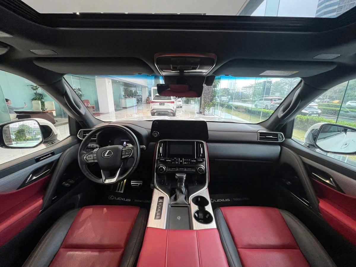 Lexus LX 600 Urban được trang bị nhiều tính năng hiện đại