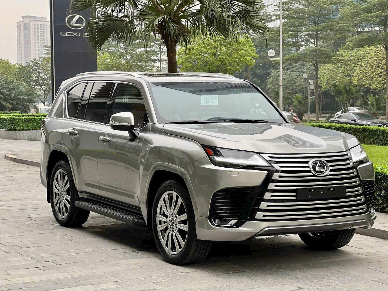 L.exus LX 600 có giá bán phù hợp