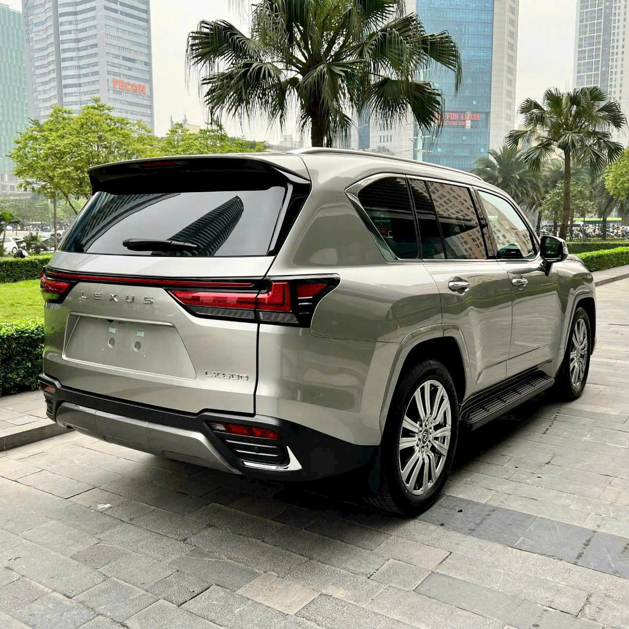 Lexus LX 600 VIP được trang bị động cơ V6 3.5L twin-turbo