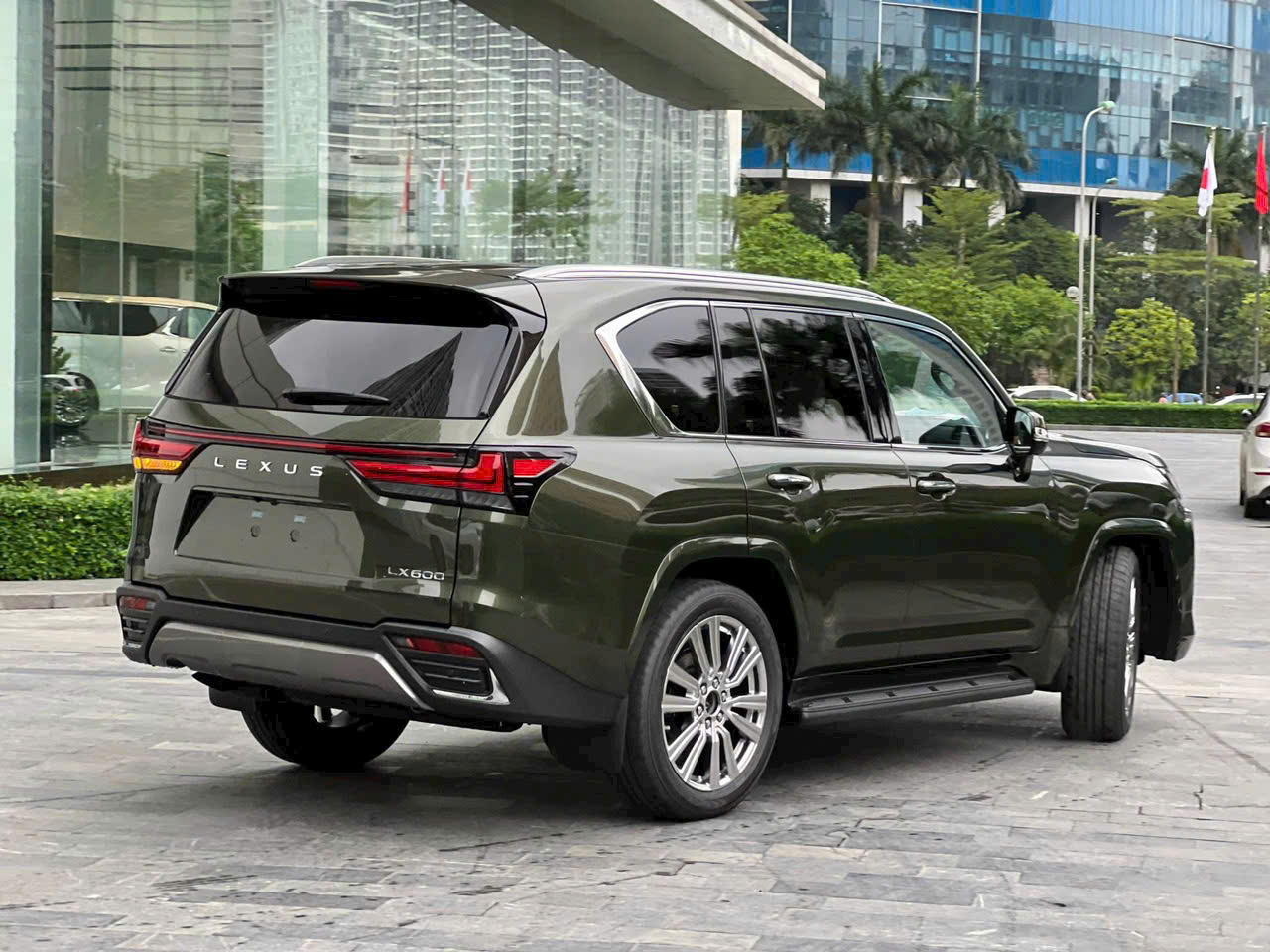 LEXUS LX 600 VIP vẫn chú trọng đến khả năng tiết kiệm nhiên liệu