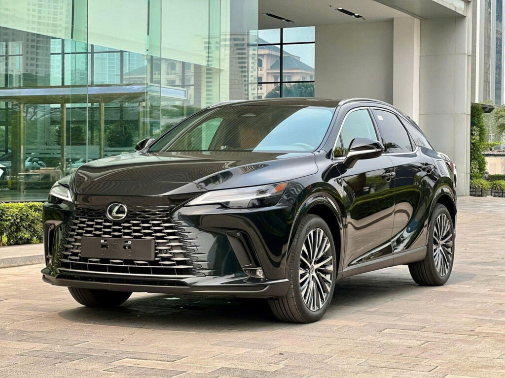 Hệ thống kiểm soát độ ổn định thân xe (VSC) giúp duy trì hướng đi của xe