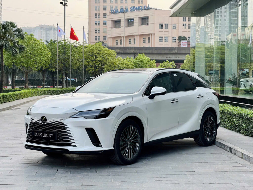 Thiết kế ngoại thất của Lexus RX 350h Luxury toát lên vẻ đẹp mạnh mẽ, sang trọng