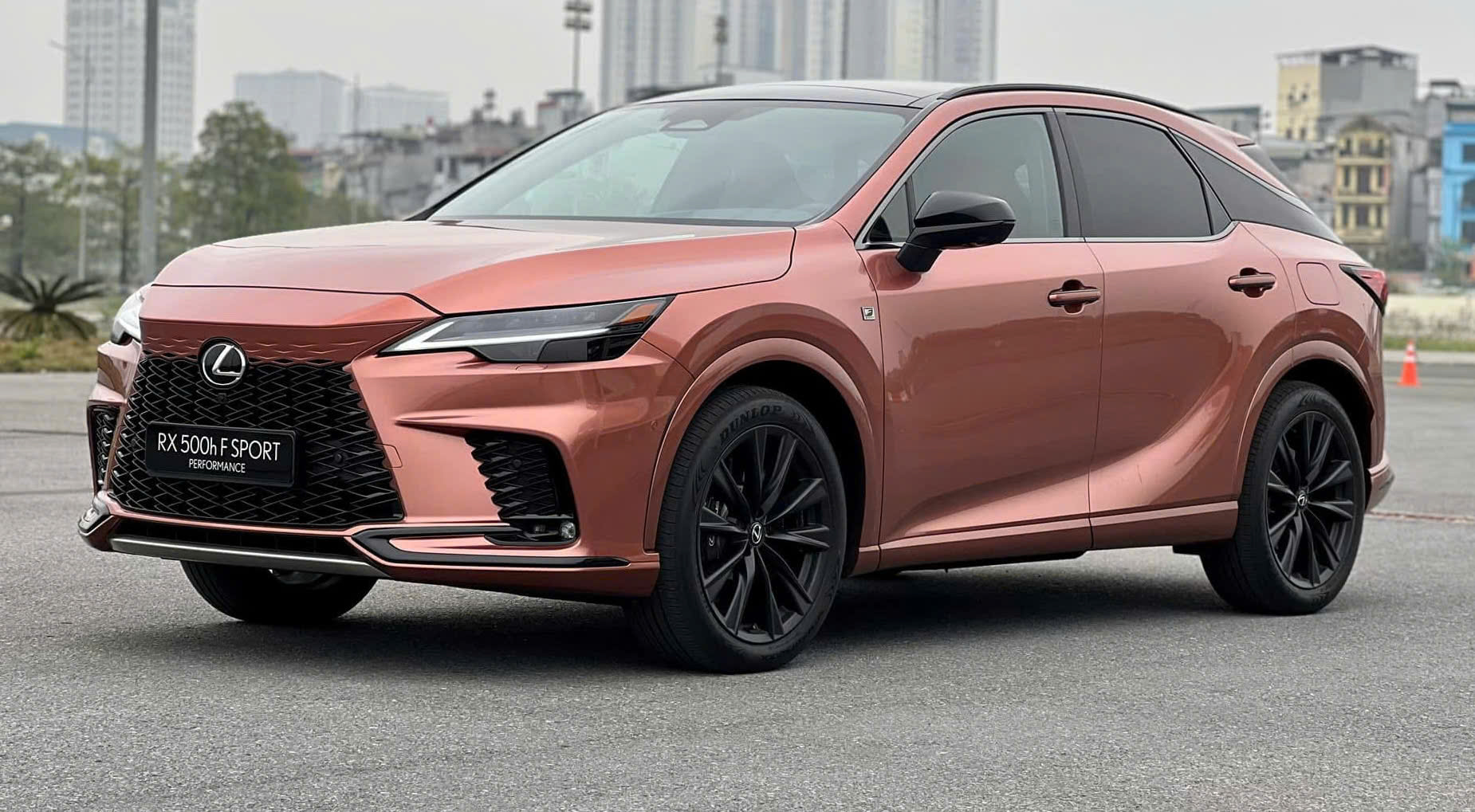 Khung vỏ của RX 500h F SPORT Performance còn được bảo hành tới 6 năm