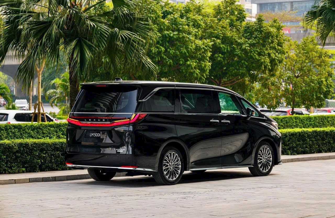 Động cơ xe Lexus LM 500h mạnh mẽ Động cơ xe Lexus LM 500h mạnh mẽ